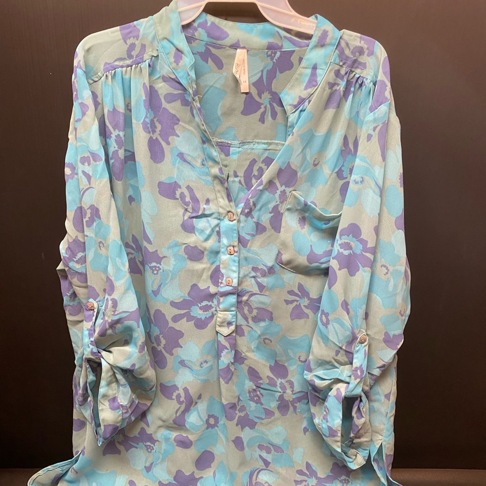 Truth Blouse Size 1X Sheer teal and purple flowers on light green background
